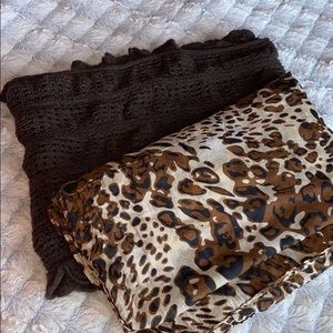 Set of 2 Scarfs!